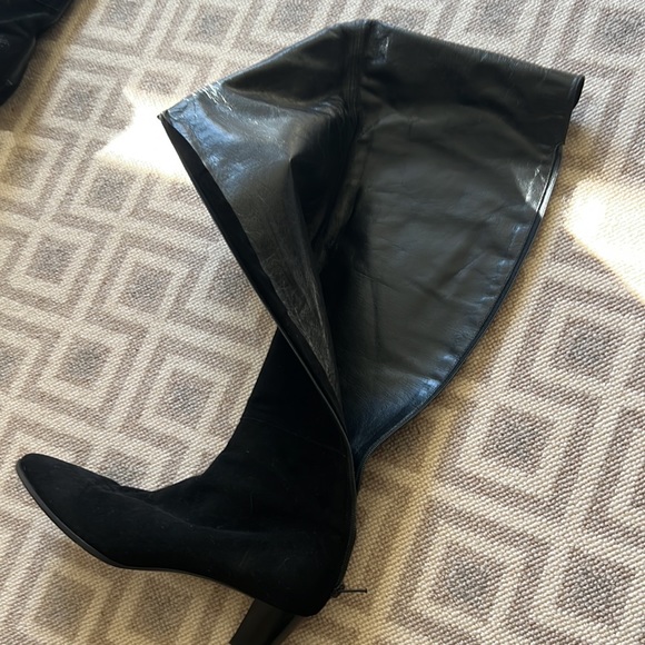 Gorgeous suede Italian leather Boots. Worn only 2x. In perfect condition. - Picture 3 of 7